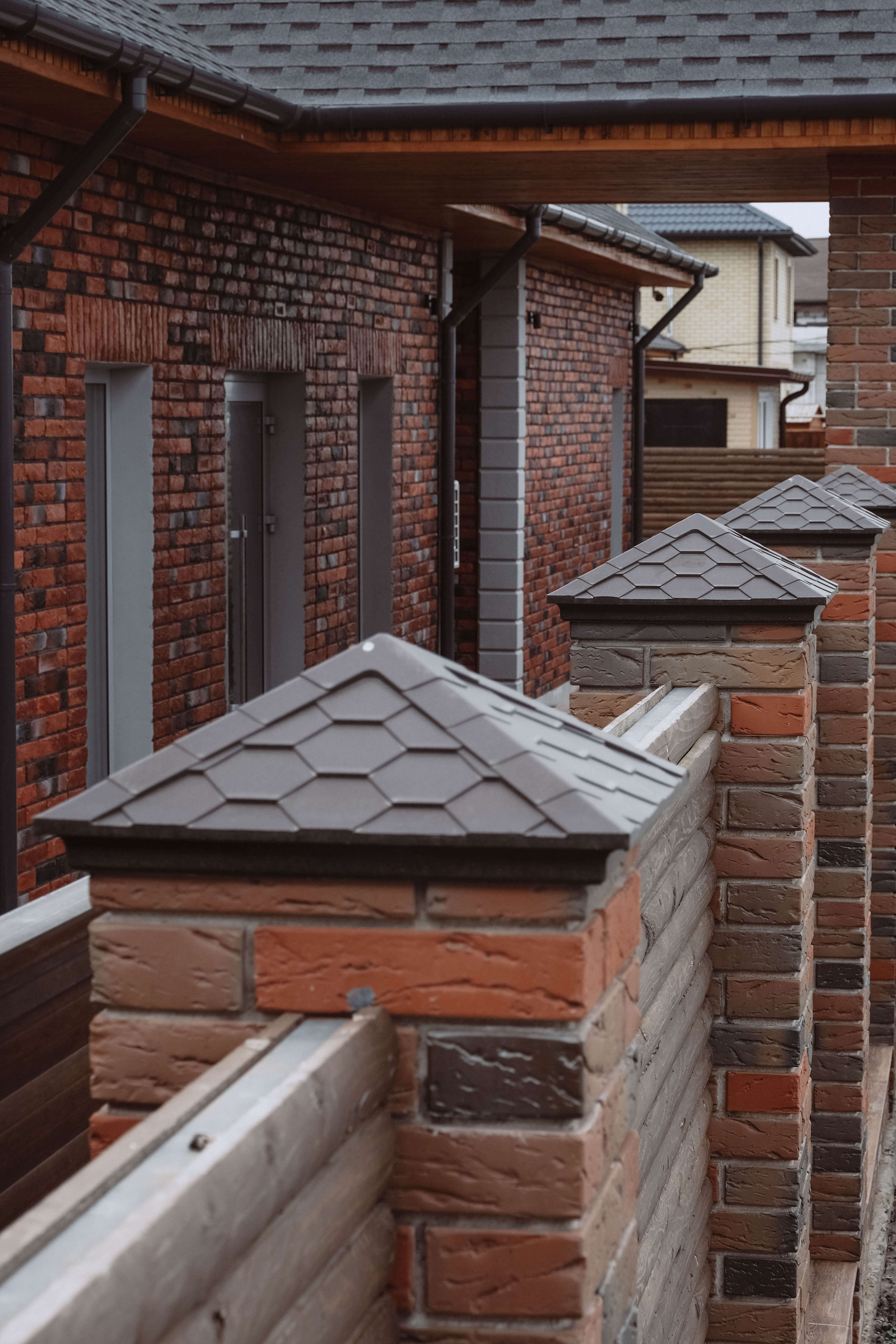 Колпак Zking Эверест Коричневый на столб 1.5х1.5 кирпича (390х390мм) в Обнинске фото